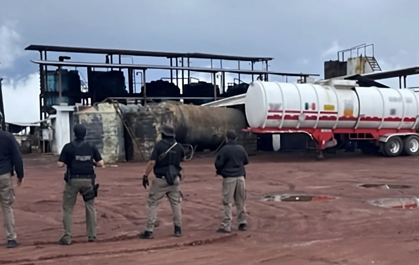 NUEVO GOLPE A HUACHICOLEROS: ASEGURAN EN VERACRUZ 993 MIL LITROS DE HIDROCARBUROS